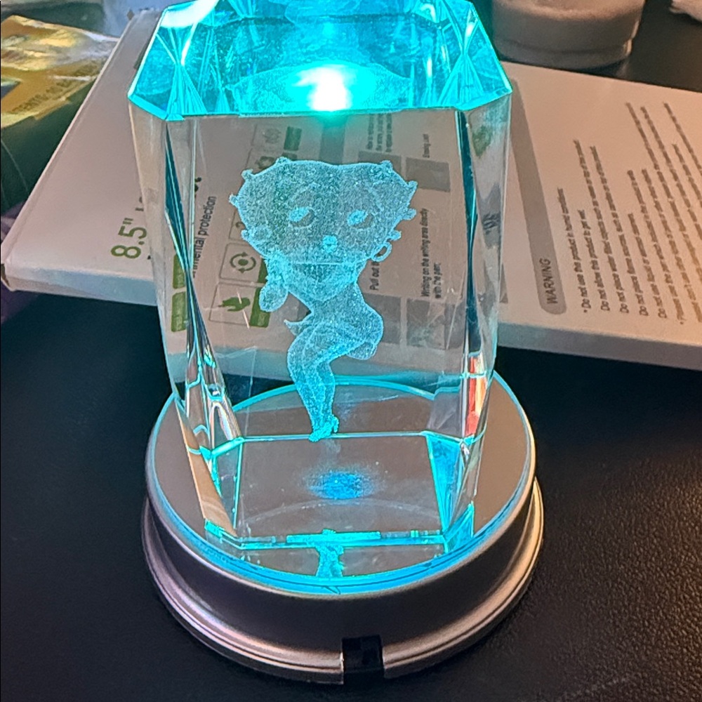 Betty Boop Crystal And Light Stand